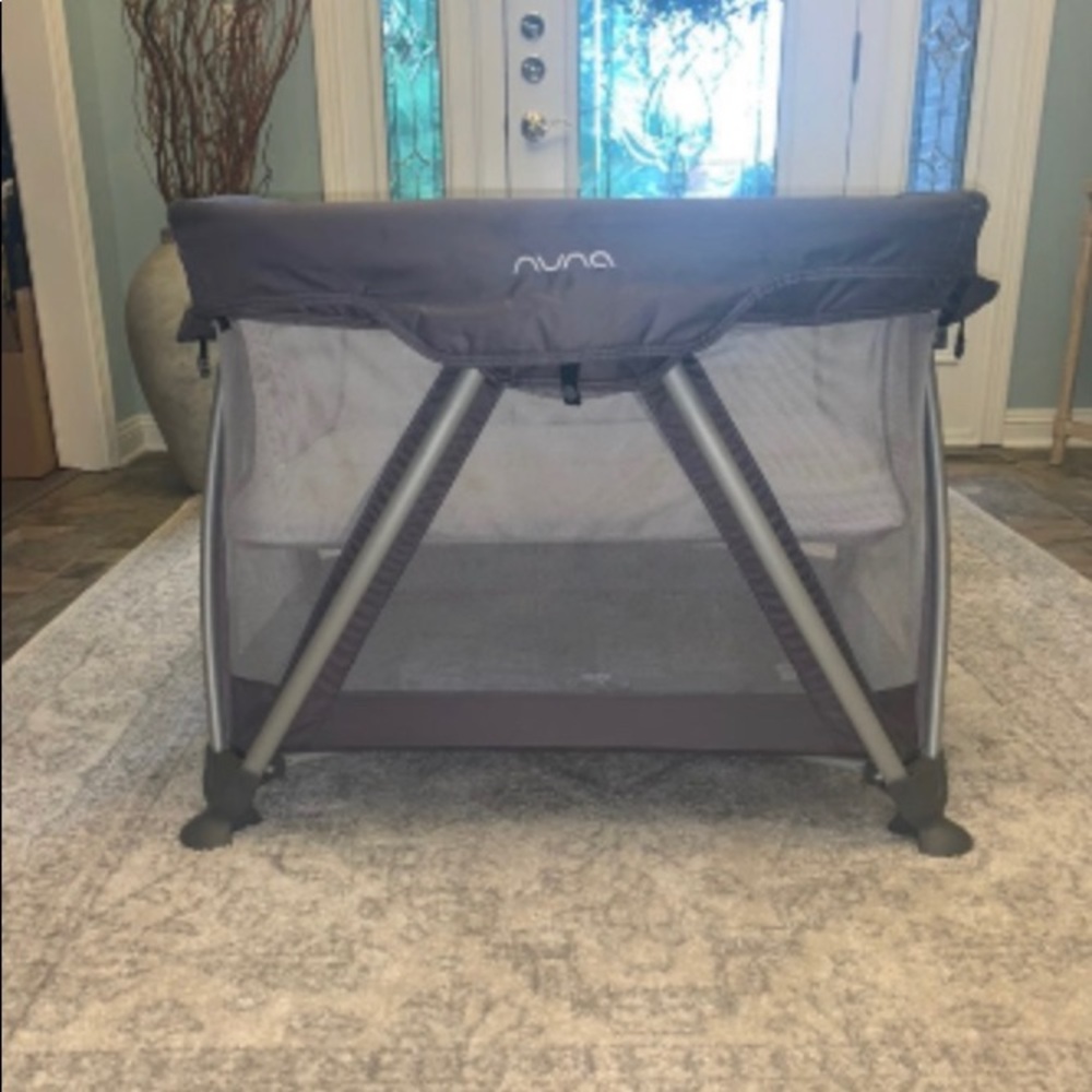 Nuna Sena Air Travel crib